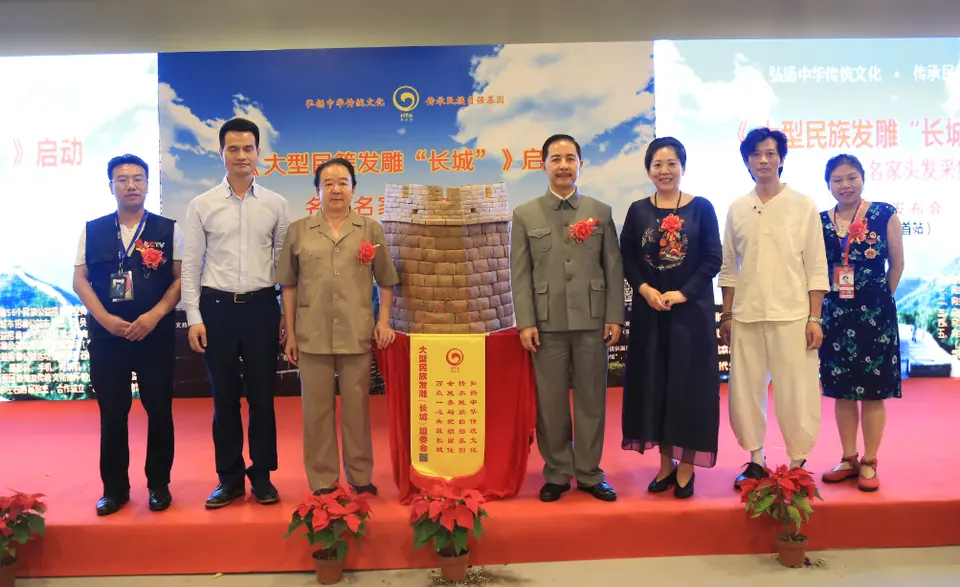 他为人类头发基因文化开辟出了一片新的天地，让世界看中国不再是一句空话！ 配图