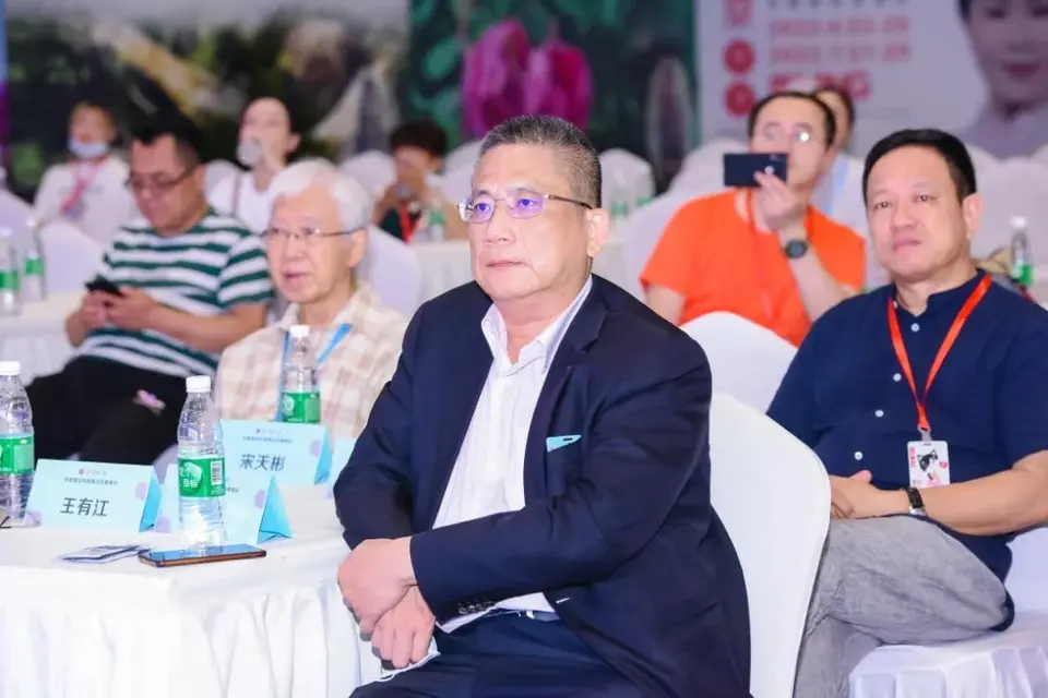 北京美博会：闻香识钱途 配图